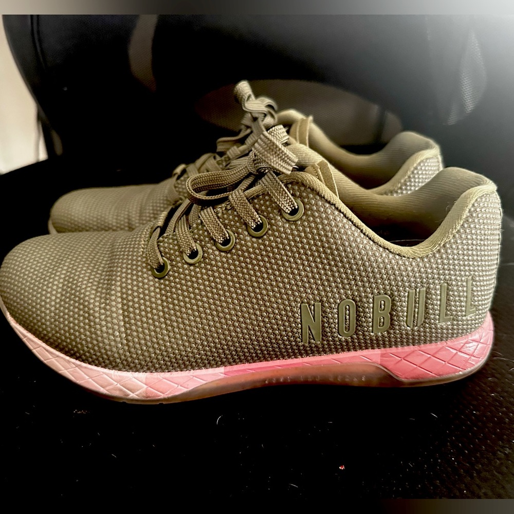NOBULL army pink gradient trainer womens 8/mens 6.5